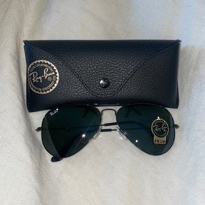 Black Ray-Ban Aviators